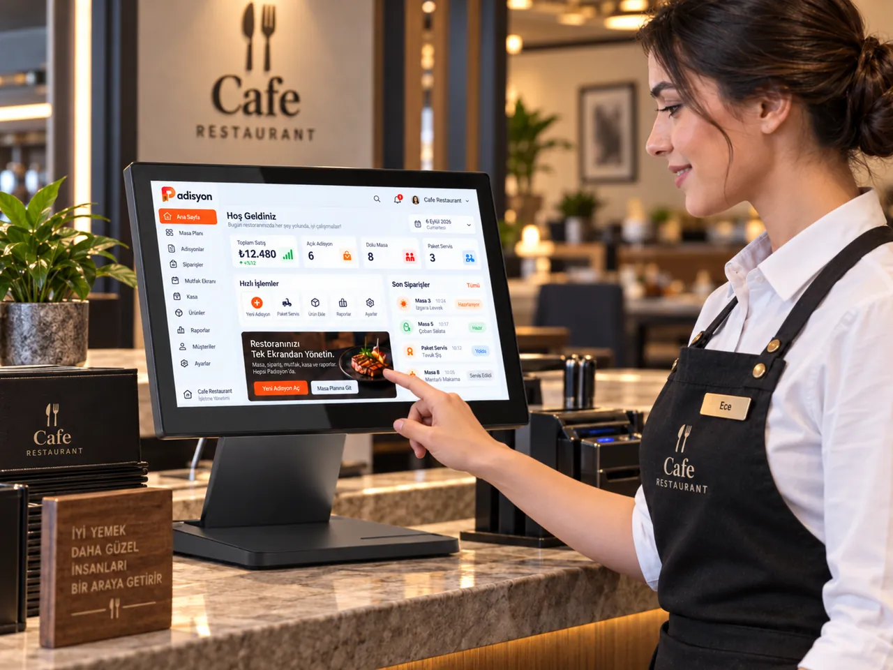 Kafe kasasında dokunmatik ekranda açık Padisyon adisyon programı: masa planı, açık adisyonlar ve son siparişler